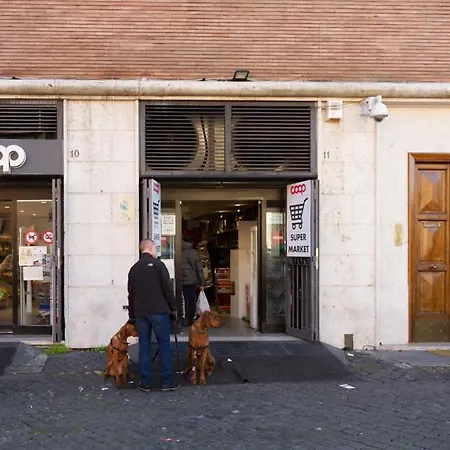 Gonfalone - Near Piazza Navona *
